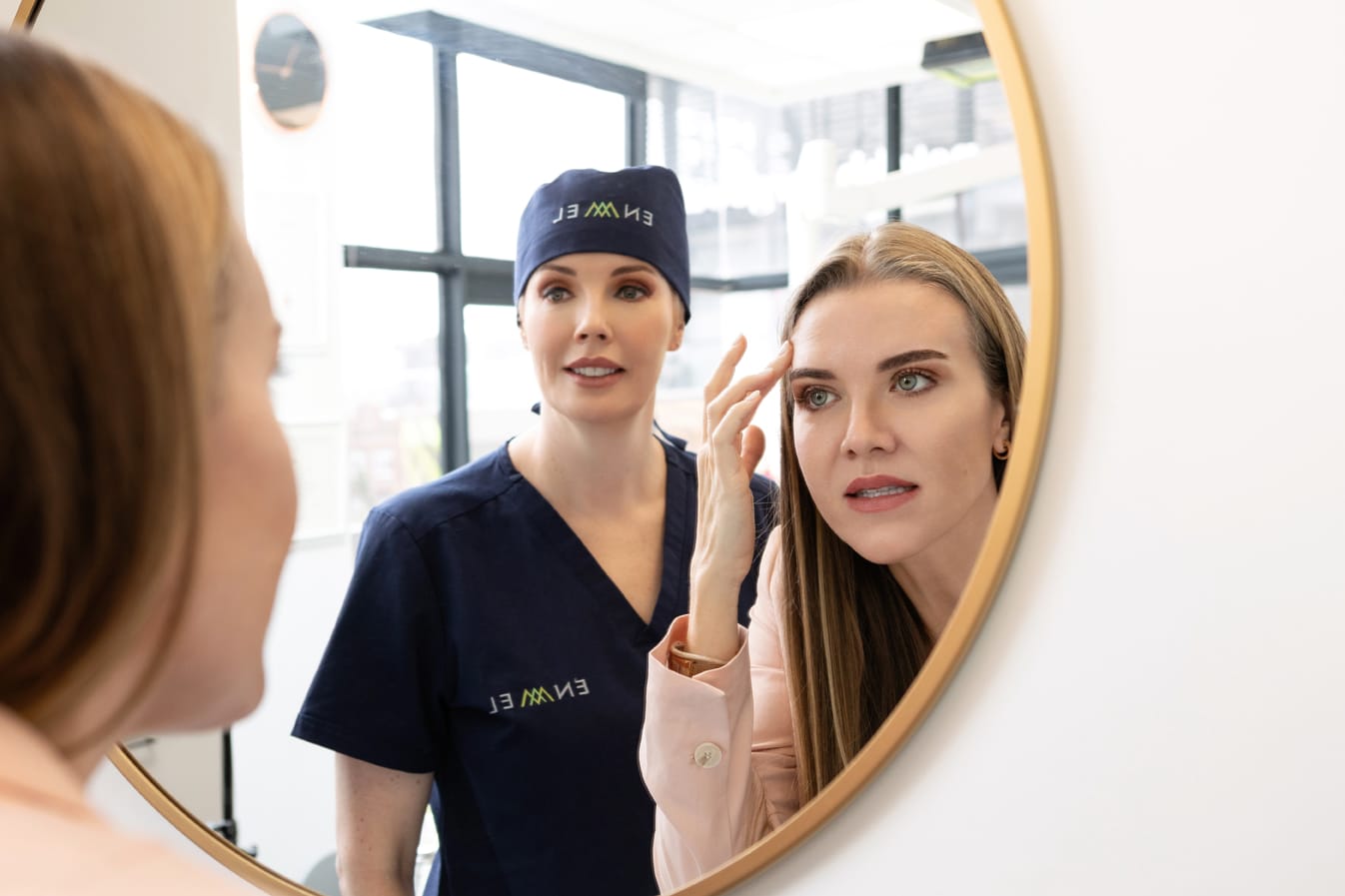 Dr Sheryl Smithies administers Mesoestetic Biostimulator Treatment at Enamel Clinic